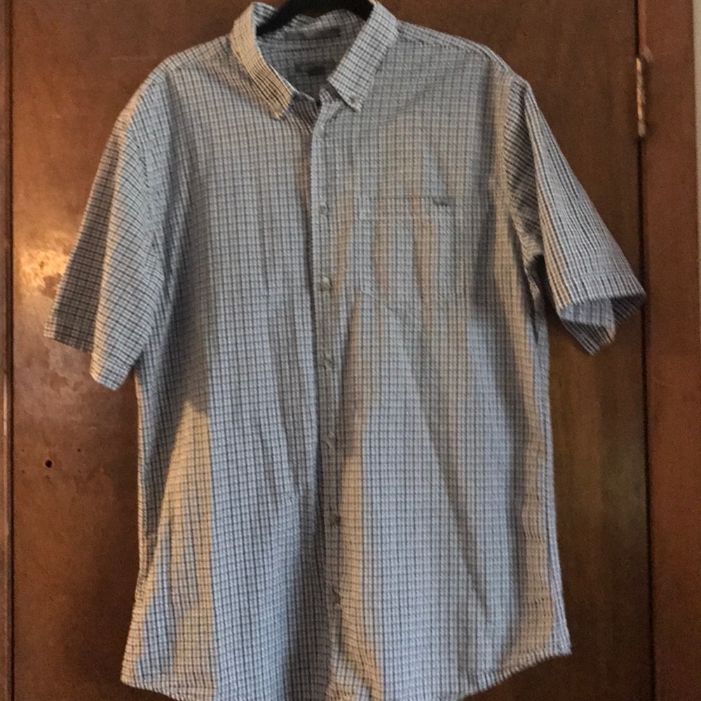 Tall men’s seersucker, short-sleeve shirt.